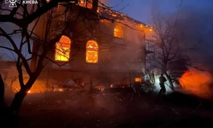 Bisedimet për paqe/ Zelensky njoftoi takimin me Trump, Rusia sulmon gjatë natës Kievin