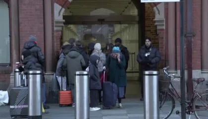 Bllokohet hekurudha Angli-BE/ Probleme me energjinë elektrike, pezullohen udhëtimet për mijëra pasagjerë