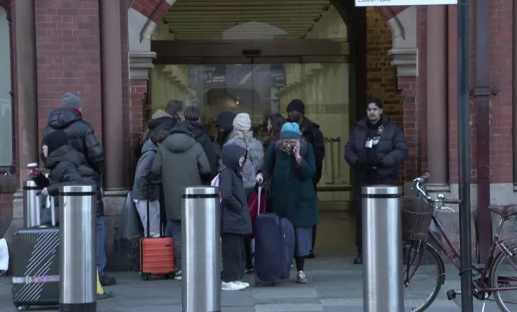 Bllokohet hekurudha Angli-BE/ Probleme me energjinë elektrike, pezullohen udhëtimet për mijëra pasagjerë