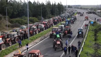 Bllokohet sërish aksi Kakavijë-Janinë nga protestat, policia shqiptare: Lejohen të qarkullojnë vetëm…