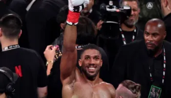 Boksieri Anthony Joshua përfshihet në aksident me makinë në Nigeri, raportohen dy viktima