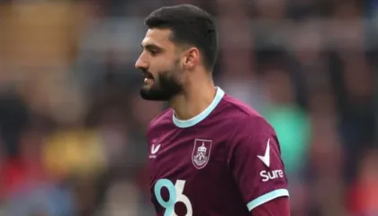 Broja “gradohet” titullar, fiton besimin e duhur te Burnley