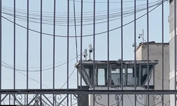Burgu si spital, qindra të dënuar vuajnë nga sëmundje të ndryshme në qelitë e mbingarkuara të Shqipërisë