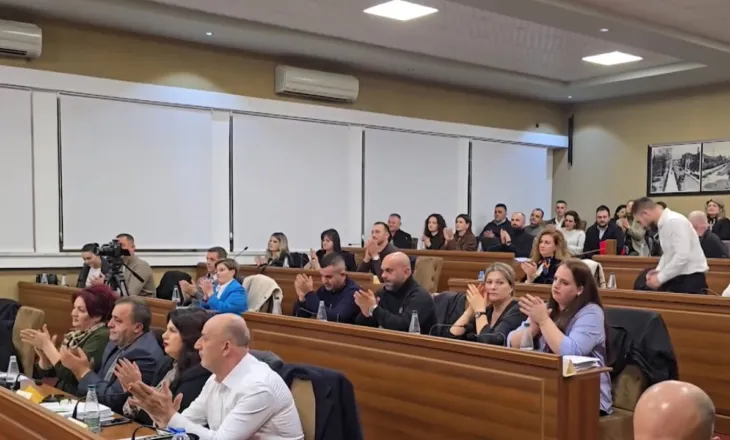 Buxheti i Shkodrës 3.4 mld lekë, miratohet me 30 vota pas 4 orësh me shumë debate dhe përplasje politike