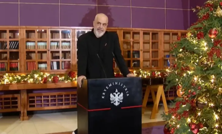 Ceremonia për nxënësit ekselentë, Rama ndan medaljet e arta: Nuk ka privilegj më të madh sesa të vlerësosh rezultatet tuaja