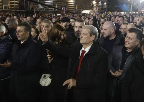 Çfarë ka në plan PD? Forca të shumta policie vrapojnë përgjatë Bulevardit