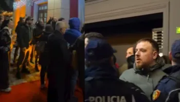 Çfarë ndodhi në Teatrin e Vlorës, qyteti tre ditë pa ujë, bashkia organizoi mbrëmje gala për festat. Revolta e qytetarëve me zyrtarët e Bashkisë dhe Policinë