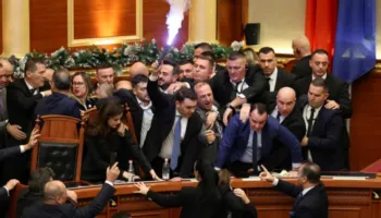 CNN: Kërkohet arrestimi i aleates së ngushtë të Edi Ramës! Kaos në parlament, opozita kërkon të shohë dosjen