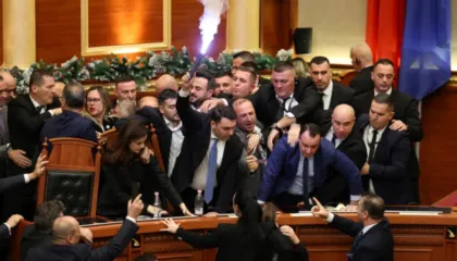 CNN: Kërkohet arrestimi i aleates së ngushtë të Edi Ramës! Kaos në parlament, opozita kërkon të shohë dosjen