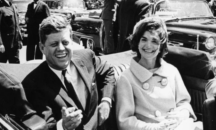 Dashuria sekrete e Jackie Kennedy me njërin nga njerëzit më të afërt të presidentit amerikan, letrat sekrete zbulojnë historinë