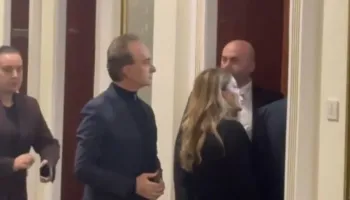 Debate në ambientet e Kuvendit, Luan Baçi: Të lejohet raportimi i mediave…