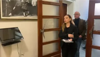 Debate tek “Etika”/ PS kërkon përjashtimin e 29 deputetëve të PD pas përleshjeve në Kuvend, demokratët: Mbledhja duhet të jetë me dyer të hapura