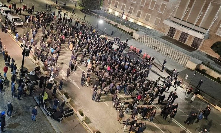 Del kundër Berishës ish-deputeti i PD dhe shoku i Zenit: Foltoret nuk kanë më kuptim, po hallakat demokratët! Na quajtën tradhtarë në 2017..