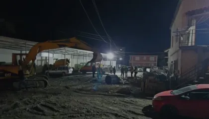 Dëmtimi i linjës së furnizimit me ujë në Vlorë, vijon puna për riparimin