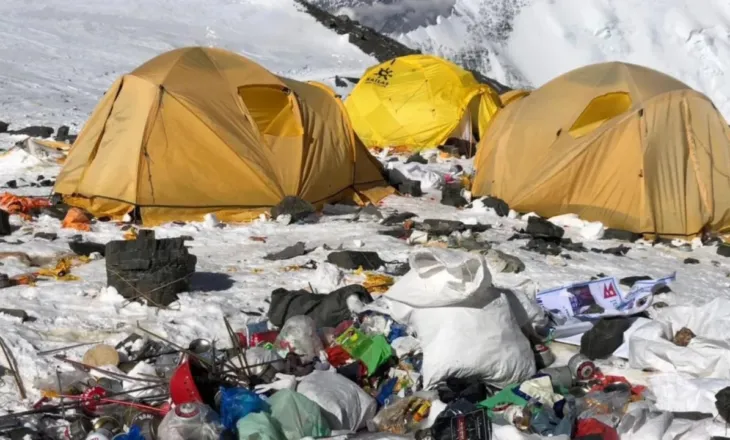Depozitimi i mbeturinave në malin Everest, Nepali heq dorë nga skema e “dështuar”