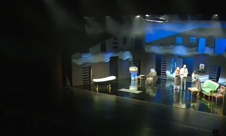 “Det i thellë Blu”/ Drama e fortë familjare në Teatrin Kombëtar deri më 14 dhjetor