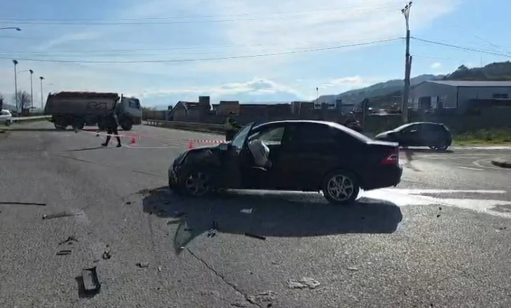 Detajet/ 20-vjeçari bëri manovrën e gabuar dhe përplasi furgonin e policisë, si ndodhi aksidenti në Fier
