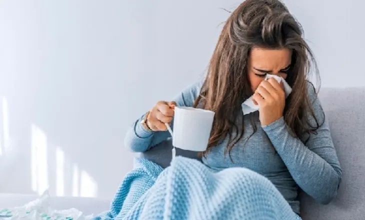 Dhimbje fyti dhe temperaturë?/ Mjeku paralajmëron qytetarët: Ja kur nuk duhet të shkoni në urgjencë