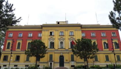 Dhjetori “gëlltit” buxhetin, 77% e shpenzimeve vjetore në një muaj