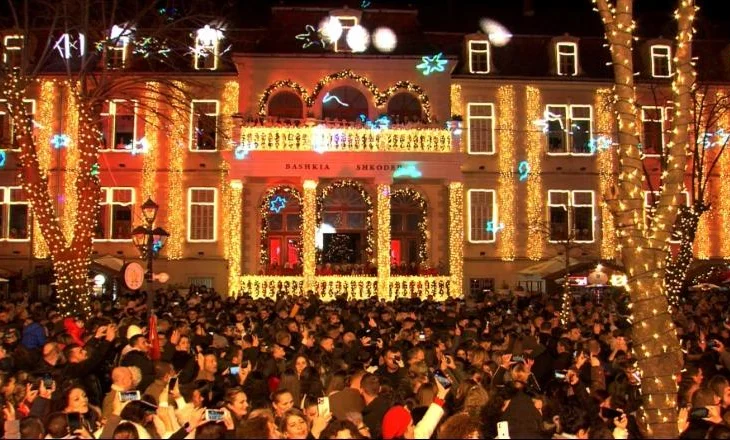 ‘Dhjetori i festave’, Shkodra dhuron spektakël në ceremoninë e ndezjes së dritave