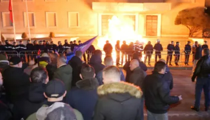 “Dhunë është zhvatja e ministrave ndaj shqiptarëve”, Berisha flet pas protestës për ‘Politico’, Rama i përgjigjet: S’janë armiq, por bashkëqytetarë të dëshpëruar