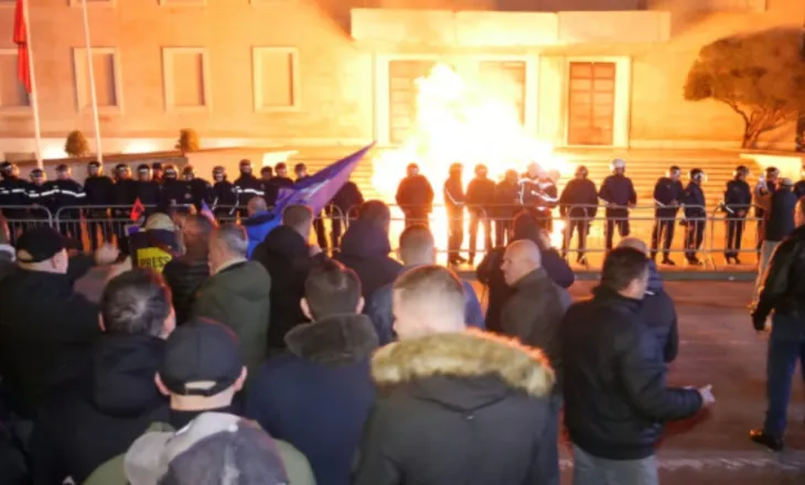 “Dhunë është zhvatja e ministrave ndaj shqiptarëve”, Berisha flet pas protestës për ‘Politico’, Rama i përgjigjet: S’janë armiq, por bashkëqytetarë të dëshpëruar