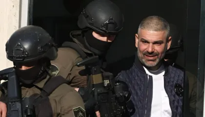 Dhunë mes të dënuarve ‘VIP’ në burgun e Reçit, shau gardianët dhe Safet Bajrin, Sokol Sanxhaktari rrihet keq