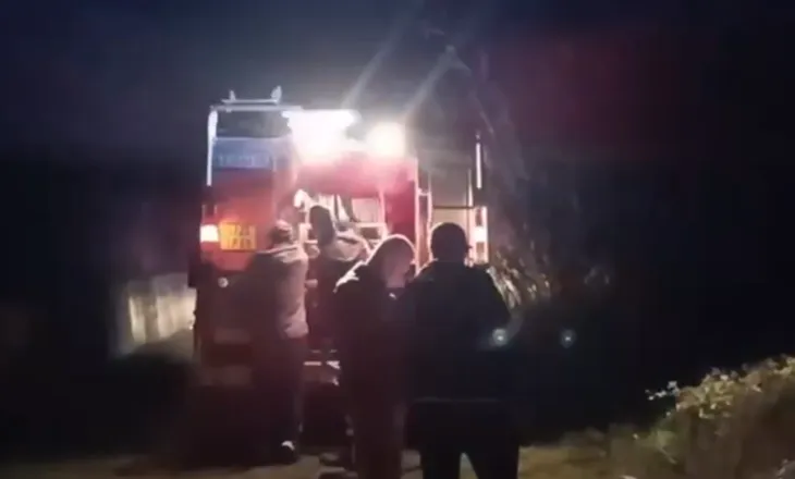 Digjet banesa në Fier, dyshohet për zjarr të qëllimshëm