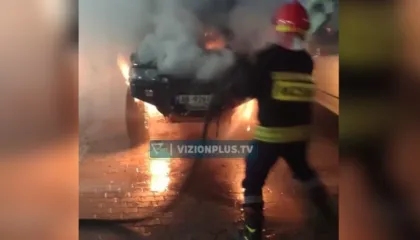 Digjet makina në Pogradec, policia ka dyshime për zjarrvënie të qëllimshme