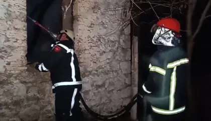 Digjet një banesë e pabanuar në Lushnje, dyshohet për zjarrvënie të qëllimshme