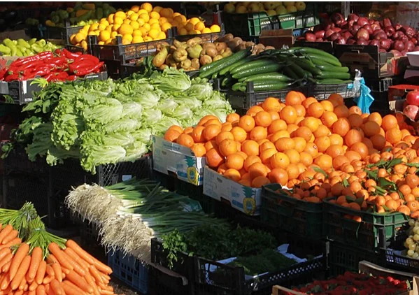 Diktuan çmimet deri në 115% më të larta, Autoriteti i Konkurrencës gjobit 6 kompani fruta-perimesh