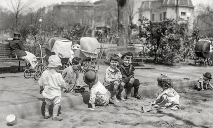 Dikur kur nuk kishte rrjete sociale e “smartphone”… si ishte fëmijëria atëherë…