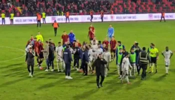 Disiplina zbulon vendimet, Flamurtari dënohet për hyrjen e tifozëve në stadium