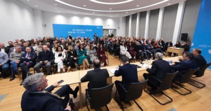 Diskutimet me dyer të mbyllura në Këshillin e PD: U zgjodh Avokati i Popullit, një Sorosit me votat e demokratëve