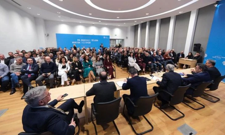 Diskutimet me dyer të mbyllura në Këshillin e PD: U zgjodh Avokati i Popullit, një Sorosit me votat e demokratëve