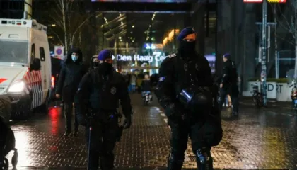 Do kryente sulme terroriste, policia holandeze arreston 29-vjeçarin sirian, postimet në rrjetet sociale e çuan në pranga