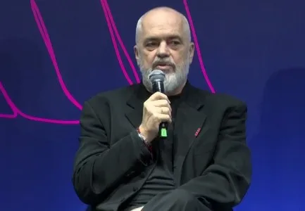 “Do më keni këmba këmbës”/ Rama u tregon vendin sipërmarrësve: Mos të vij unë të shoh ndërtimet e tua, do dalësh…