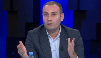 “Do të ‘digjen’ shumë zyrtarë në Tiranë”/ Paralajmëron gazetari: Partnerët strategjikë, tronditje të fortë politike