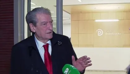 Do të ketë greva dhe demonstrata”/ Berisha: Qëndrimi në shesh nuk ishte pjesë e planit për sot