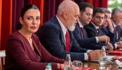 “Dosja Balluku po mbahet e fshehtë, për të mbrojtur Ramën”/ Reagon ashpër gazetari: Kuvendi, kasafortë e aferave