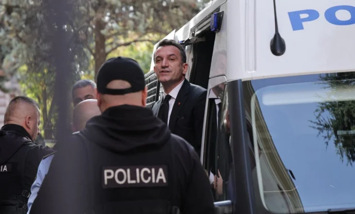 Dosje 60 mijë faqe/ GJKKO shtyn seancën për Veliajn, kryebashkiaku: Po më denigroni duke më mbyllur në kafaz