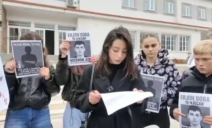 Drejtësi për Erionin! Të rinjtë organizojnë një protestë paqësore në Bulqizë për vrasjen e 15-vjeçarit në Durrës