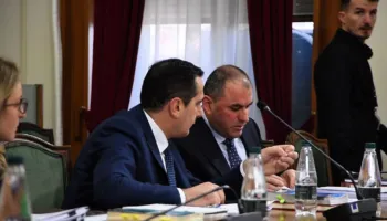 “Duam të shohim provat”/ SPAK kërkon arrestimin e Ballukut, debate në mbledhjen e Këshillit të Mandateve, prokurori: Të hapet zarfi me USB