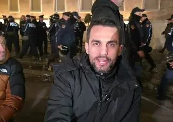 ‘Duhet bashkim përtej flamujve politik’, Lapaj vendoset te Kryeministria: Rama nuk largohet me ‘turizëm protestash’