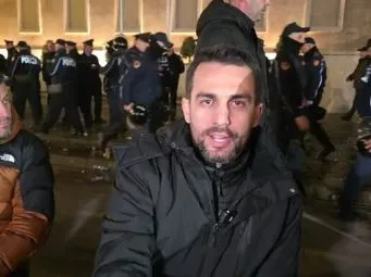 ‘Duhet bashkim përtej flamujve politik’, Lapaj vendoset te Kryeministria: Rama nuk largohet me ‘turizëm protestash’