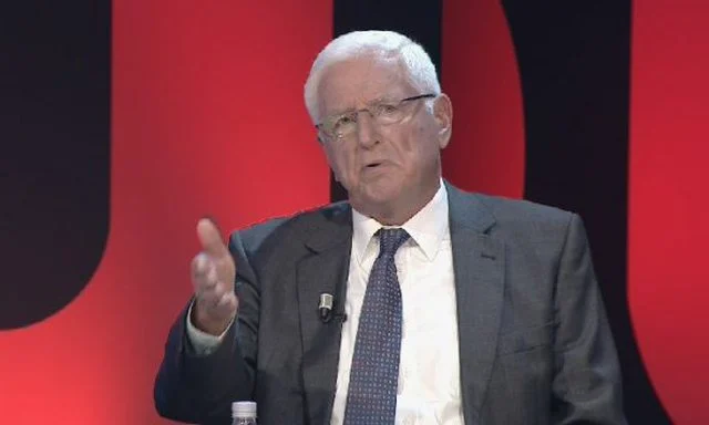 “Duhet një shkollë politike që…” / Ceka: Parlamenti është kthyer në ‘estradë’, me aktorë nga PS dhe duartrokitës nga PD!