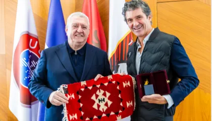 Duka pret në takim CEO-n e kompanisë Macron, Xhanluka Pavanelo