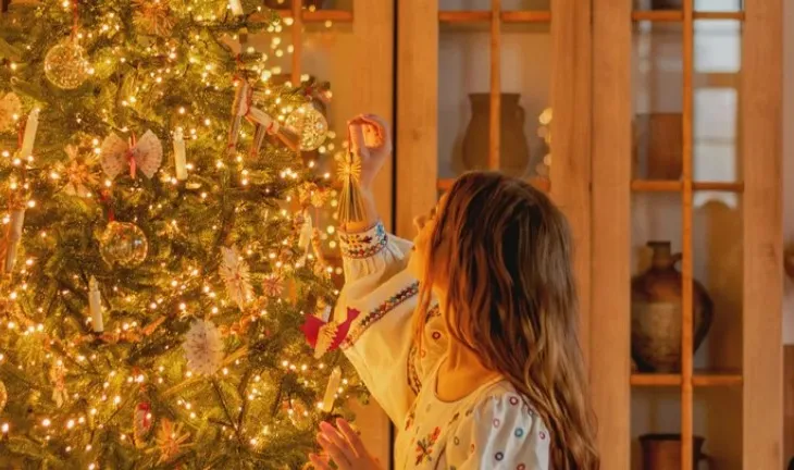 Duket si frazë e zakonshme por ndikon në psikologjinë tonë, çfarë ndodh kur dëgjojmë urimin “Gëzuar Vitin e Ri”?