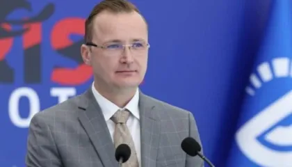 “Durimi mbaroi”, alarmon Hoxha: Politika e kapur nga krimi rrezikon Shqipërinë dhe..