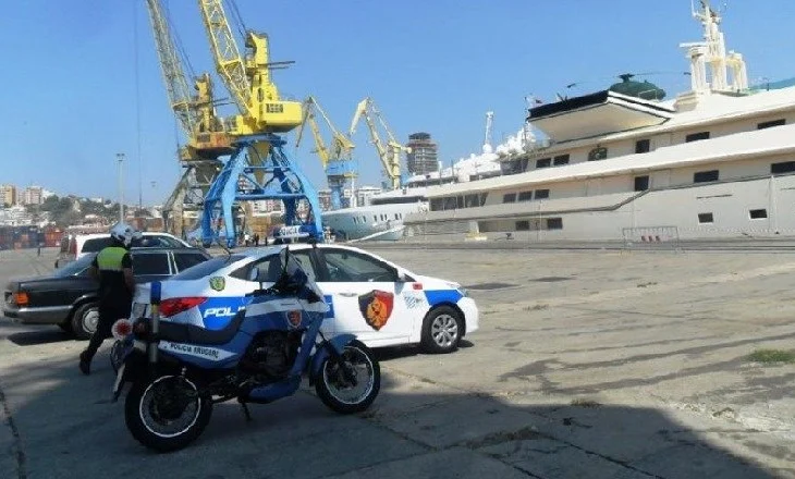 Durrës, sekuestrohen pajisje përgjimi në një mjet nga Italia, lihen të lirë 3 personat
